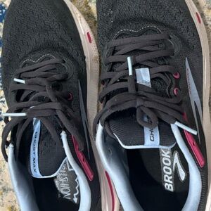 Women’s sneakers-Newest model Brooks pro max